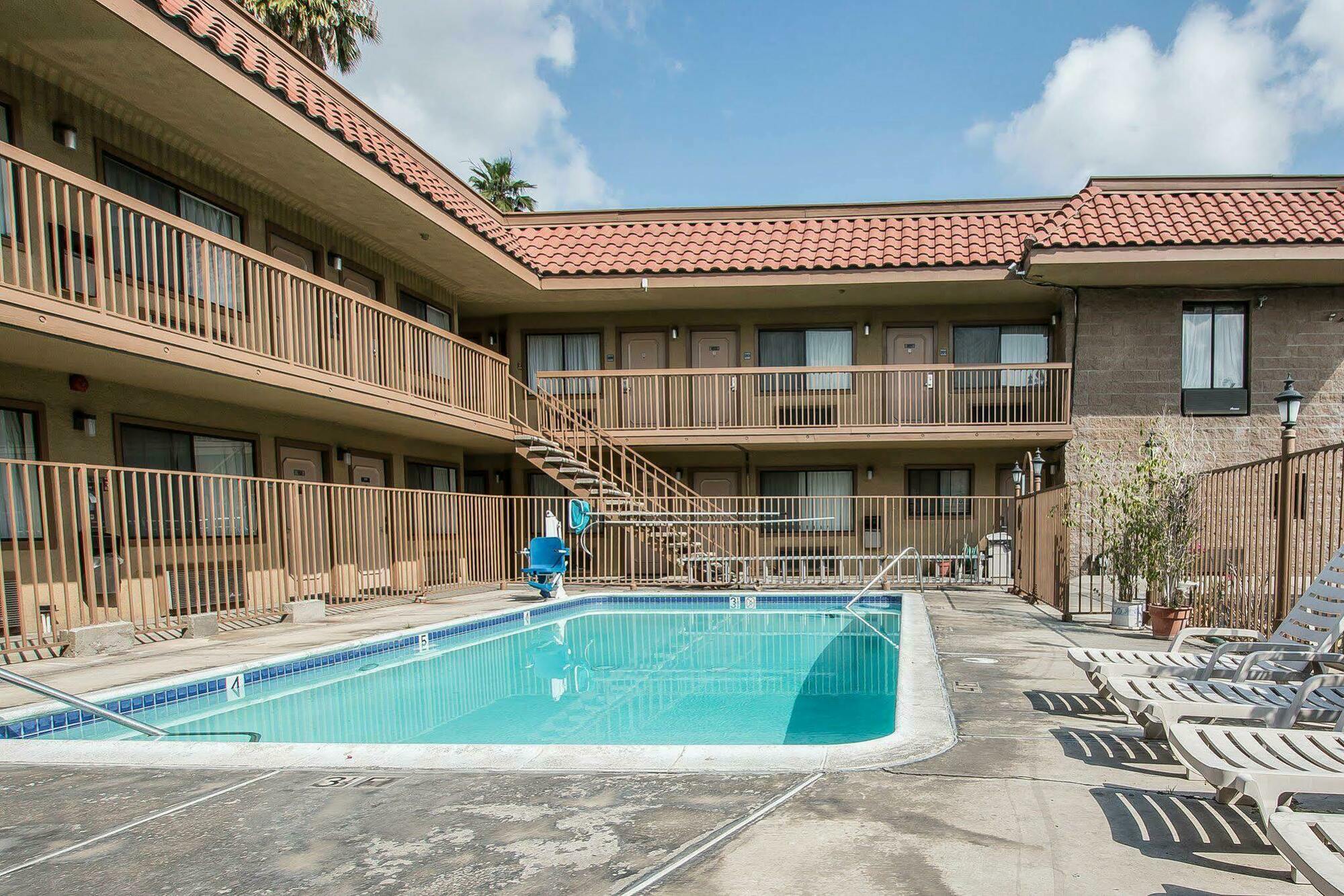 Rodeway Inn Riverside Exterior photo